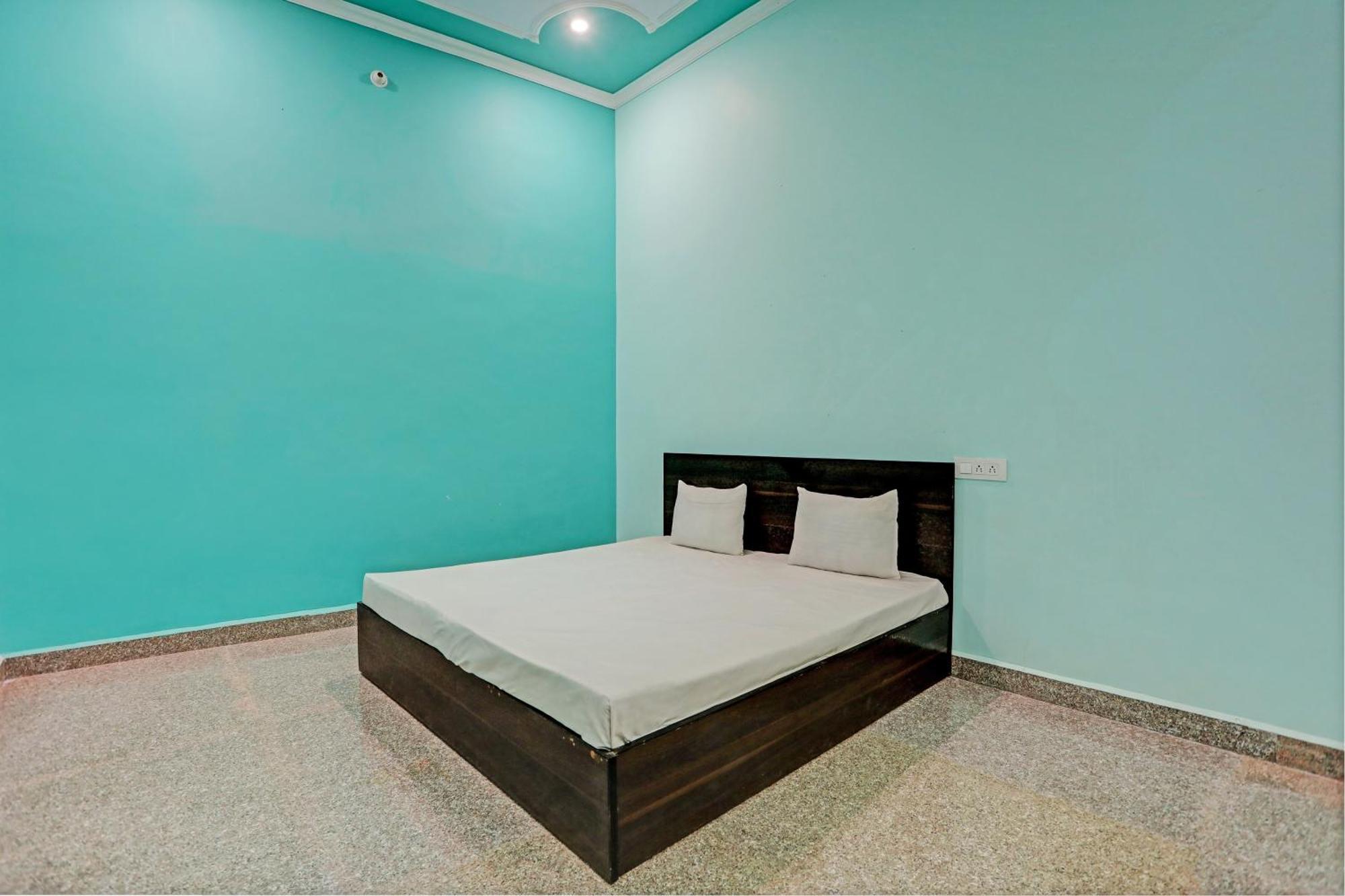 Oyo Moon Light Hotel Etah Екстериор снимка