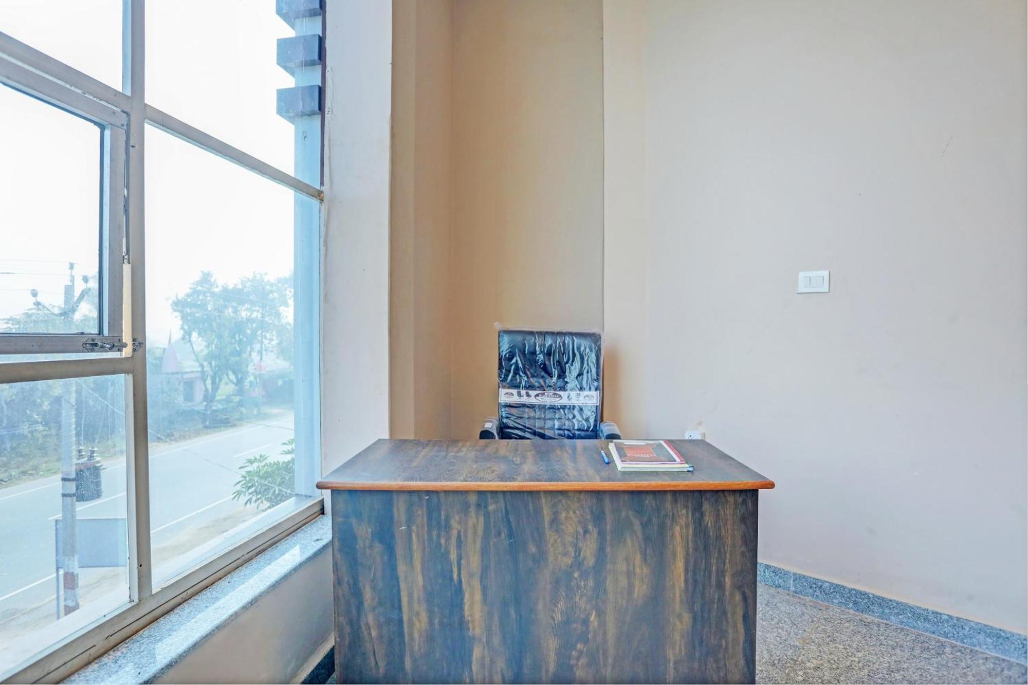 Oyo Moon Light Hotel Etah Екстериор снимка