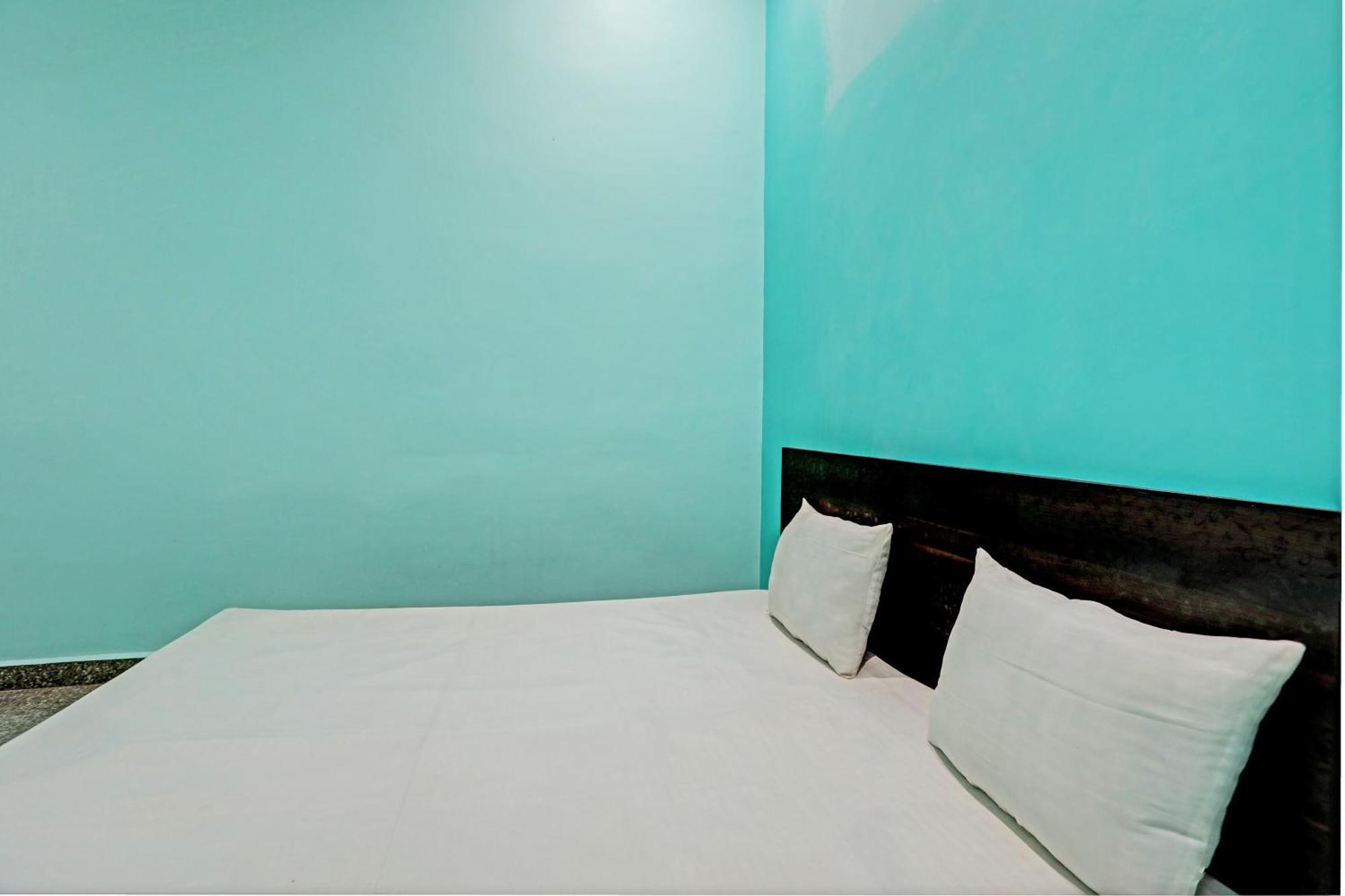 Oyo Moon Light Hotel Etah Екстериор снимка