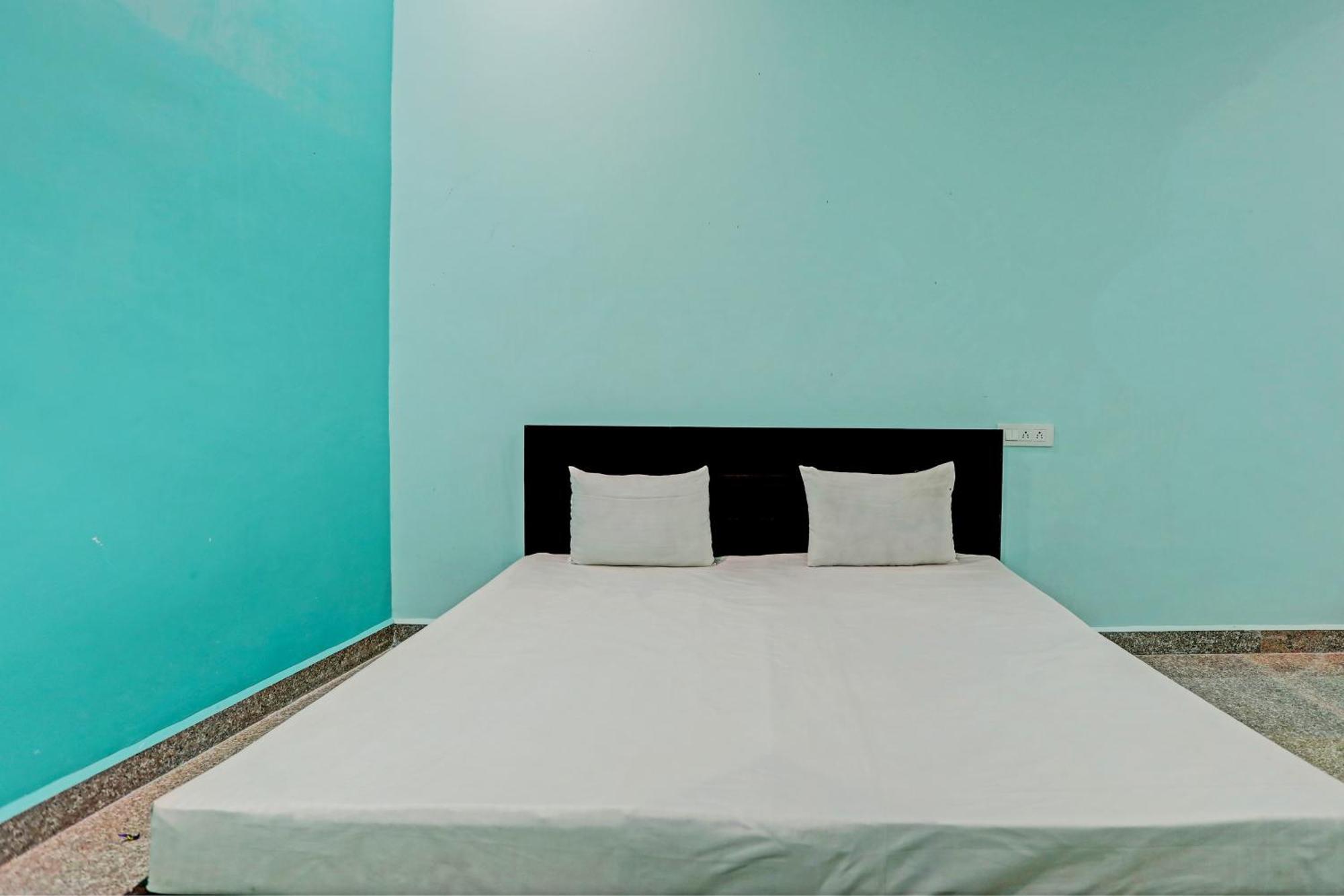 Oyo Moon Light Hotel Etah Екстериор снимка