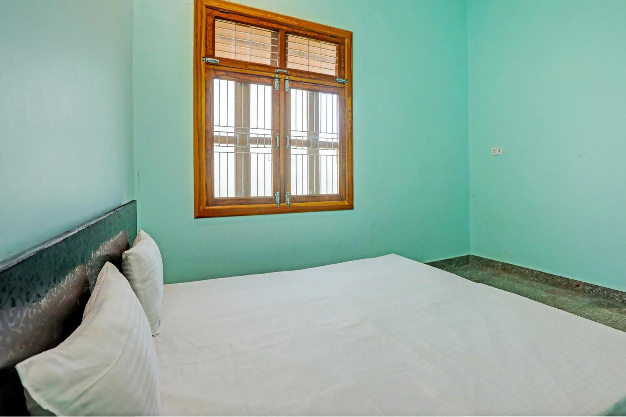 Oyo Moon Light Hotel Etah Екстериор снимка