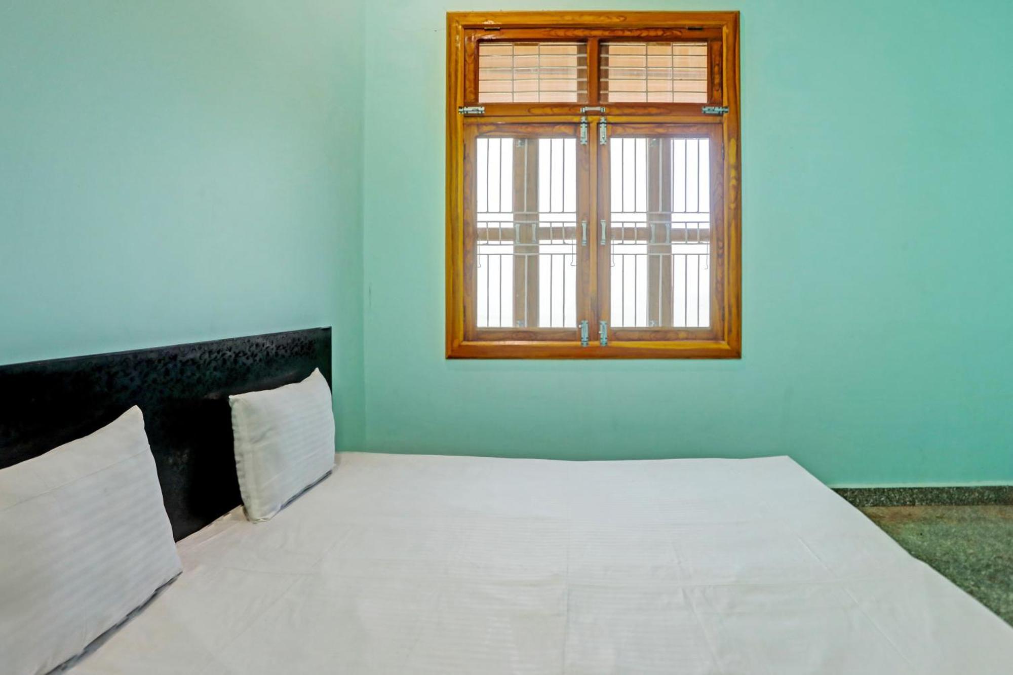 Oyo Moon Light Hotel Etah Екстериор снимка