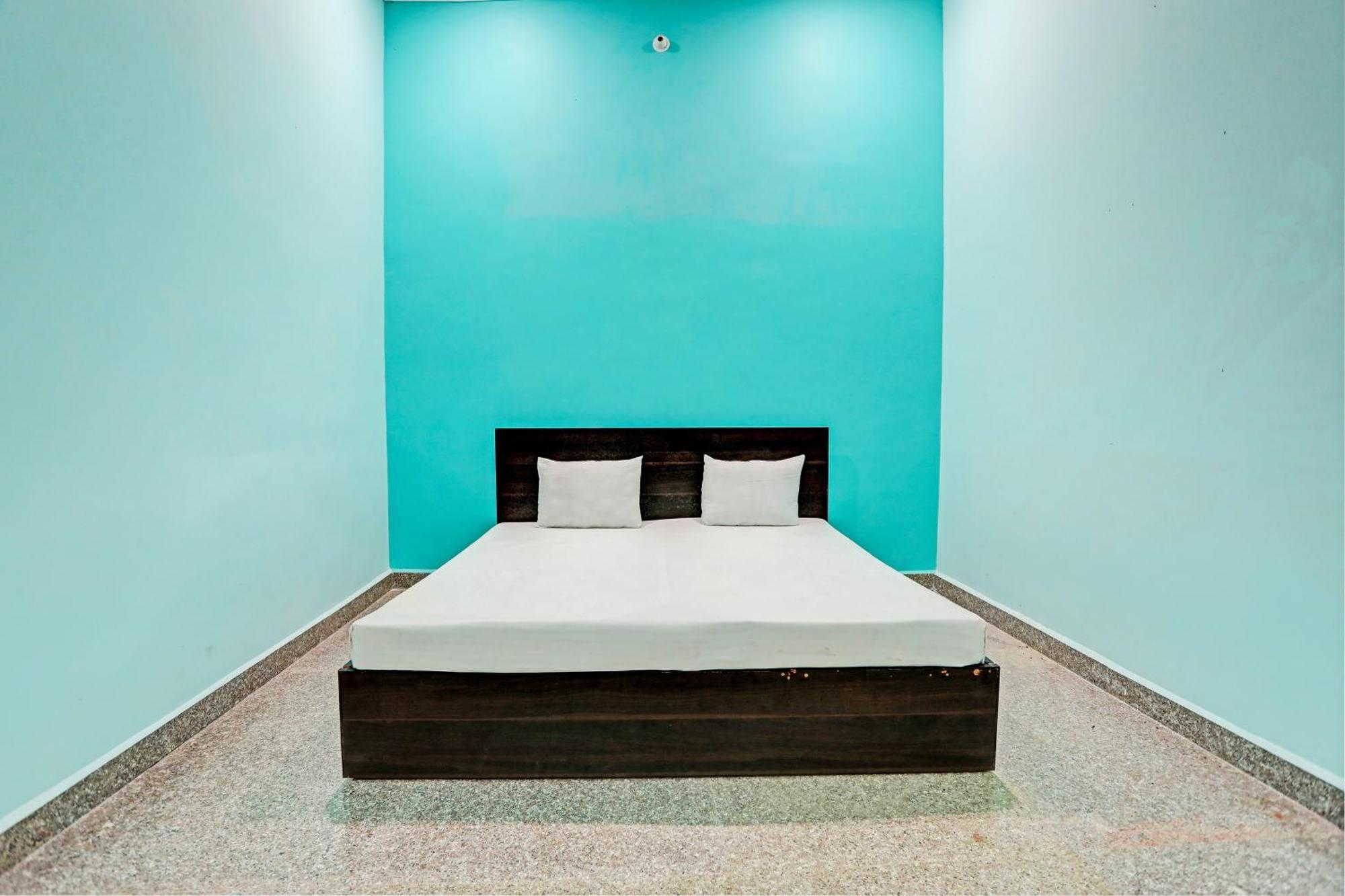 Oyo Moon Light Hotel Etah Екстериор снимка