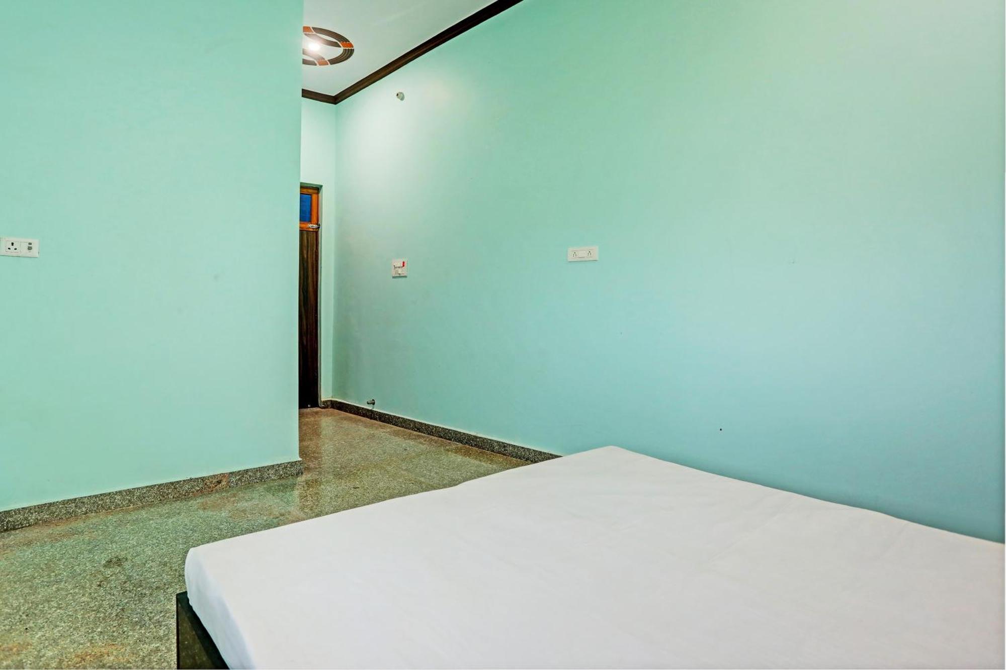 Oyo Moon Light Hotel Etah Екстериор снимка