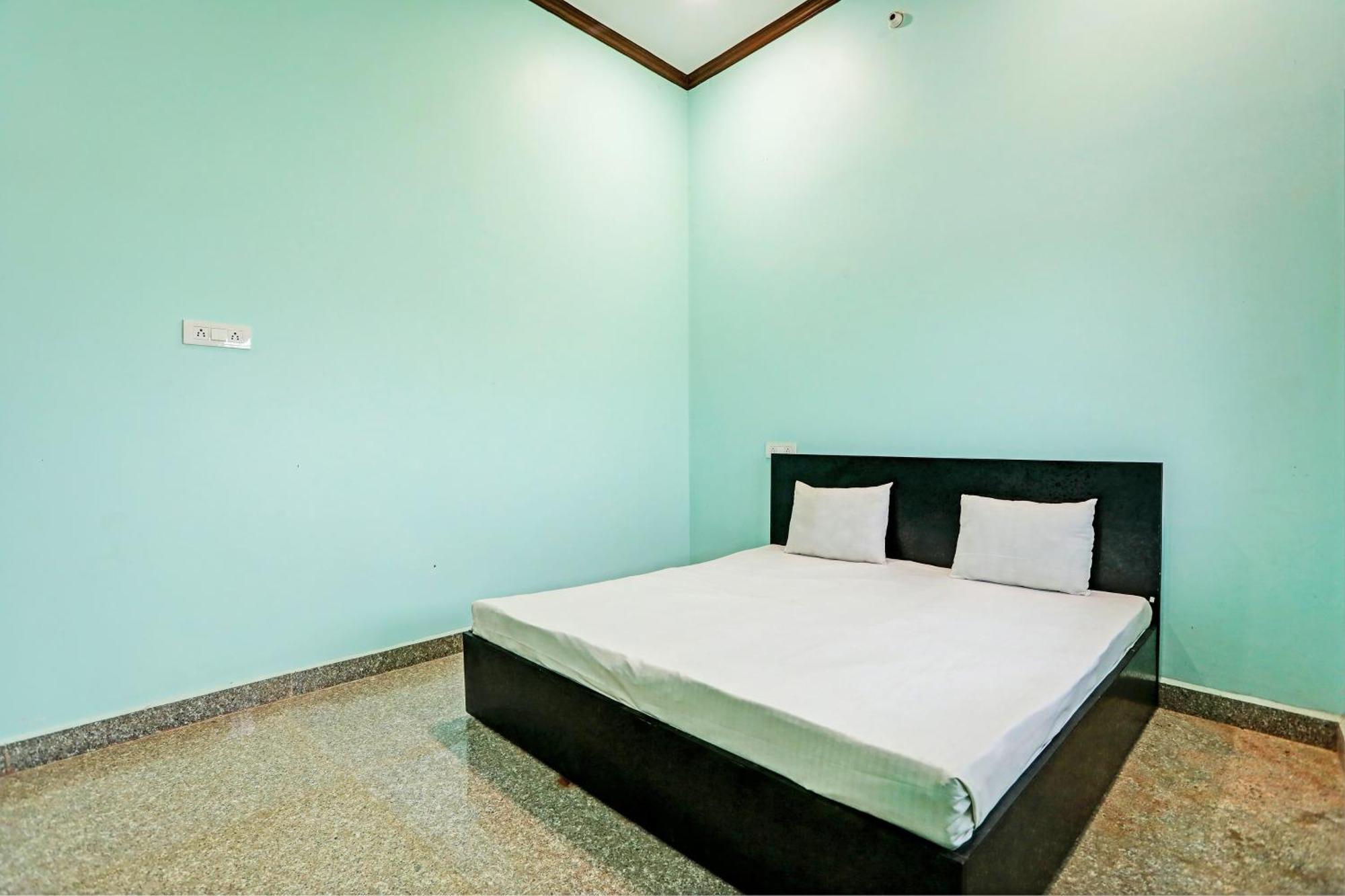 Oyo Moon Light Hotel Etah Екстериор снимка