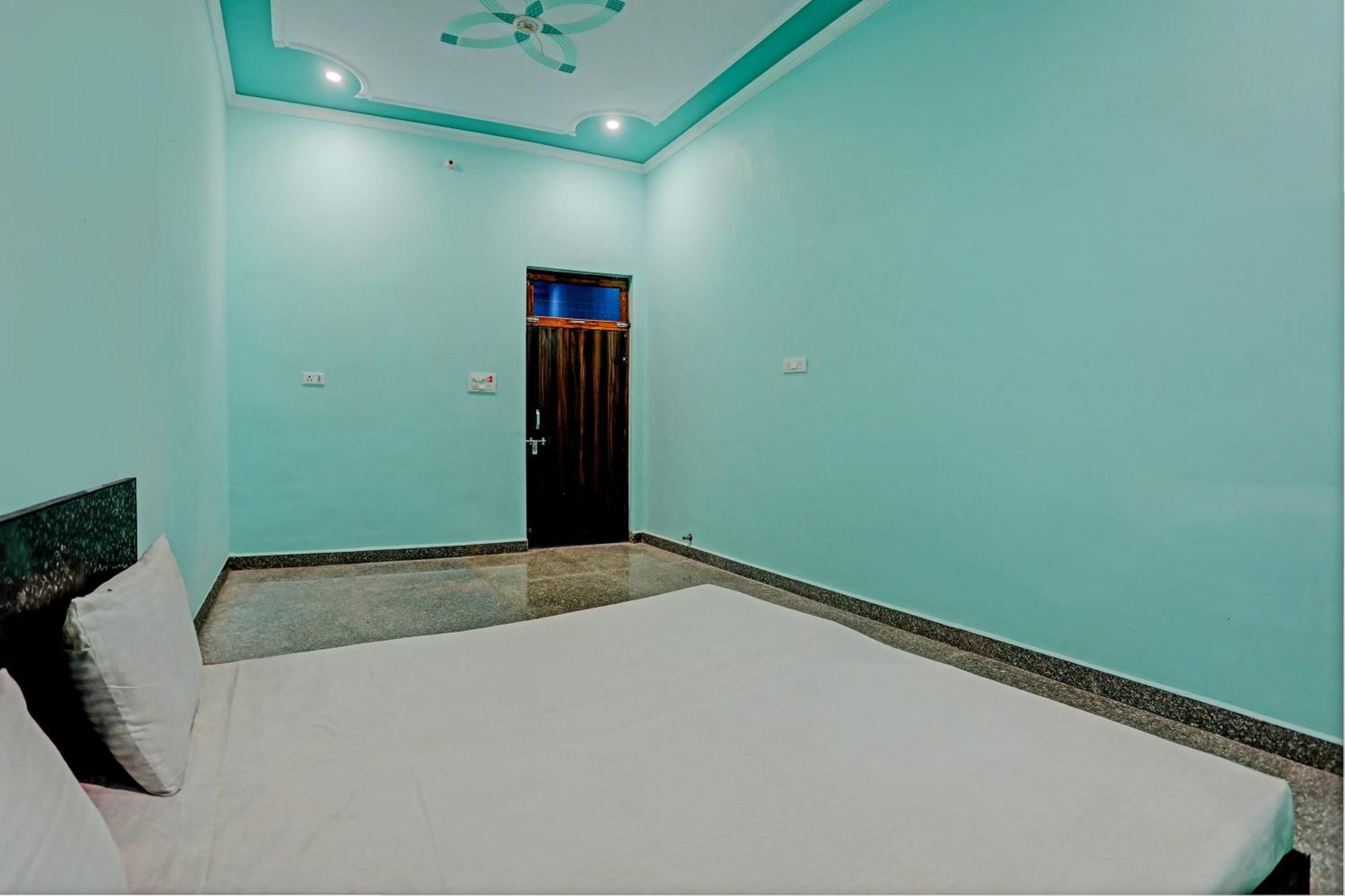 Oyo Moon Light Hotel Etah Екстериор снимка