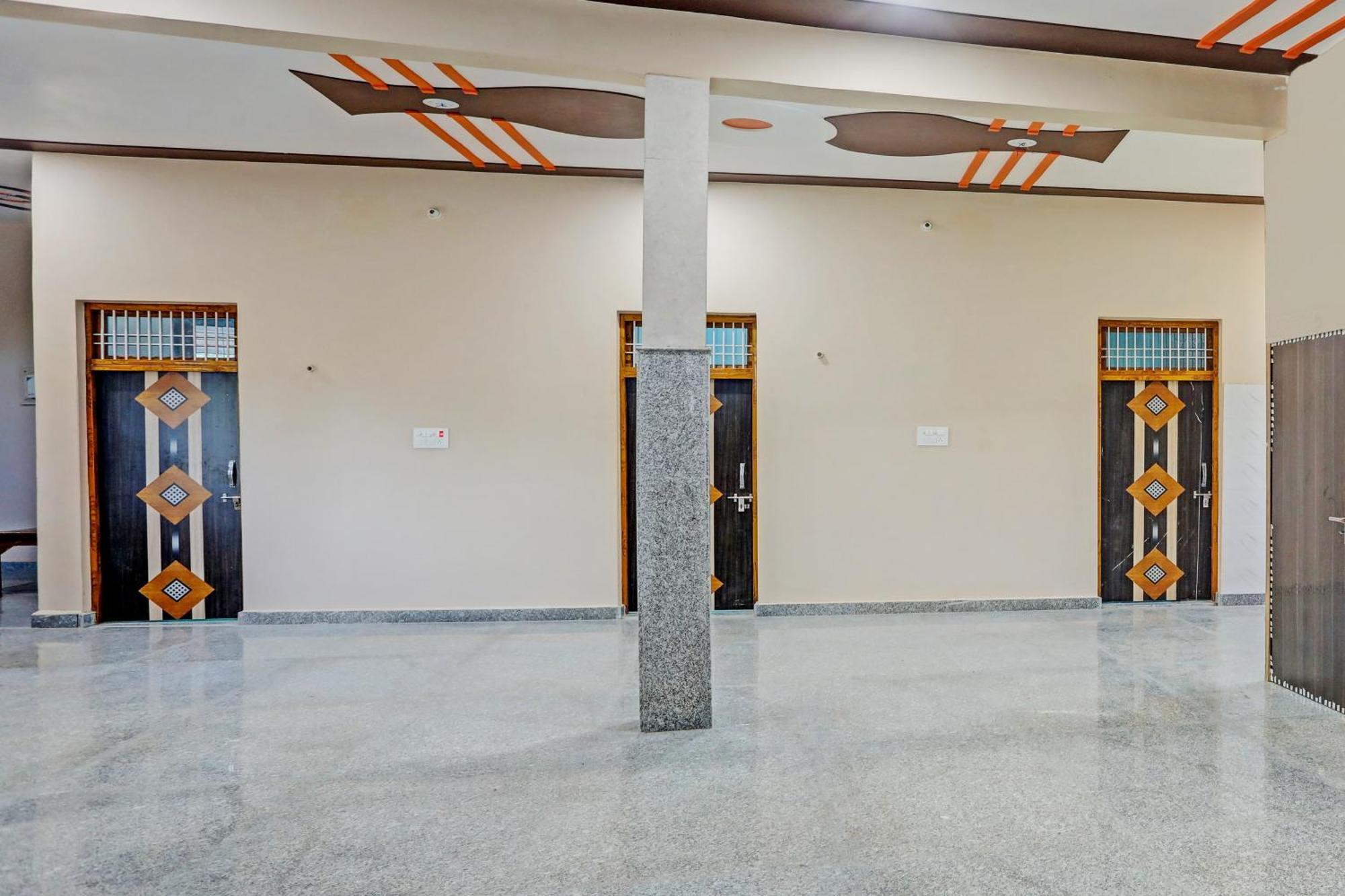 Oyo Moon Light Hotel Etah Екстериор снимка